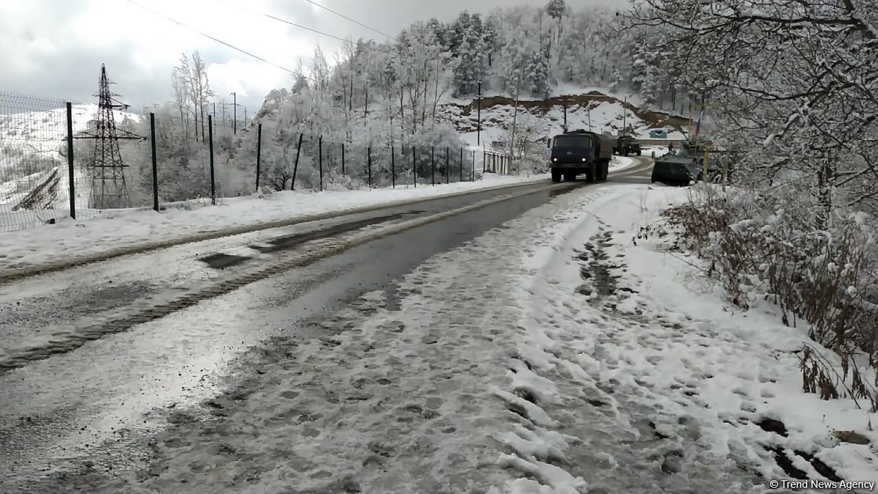 Vehicles of Russian peacekeepers pass freely along Azerbaijan's Lachin-Khankendi road (PHOTO)