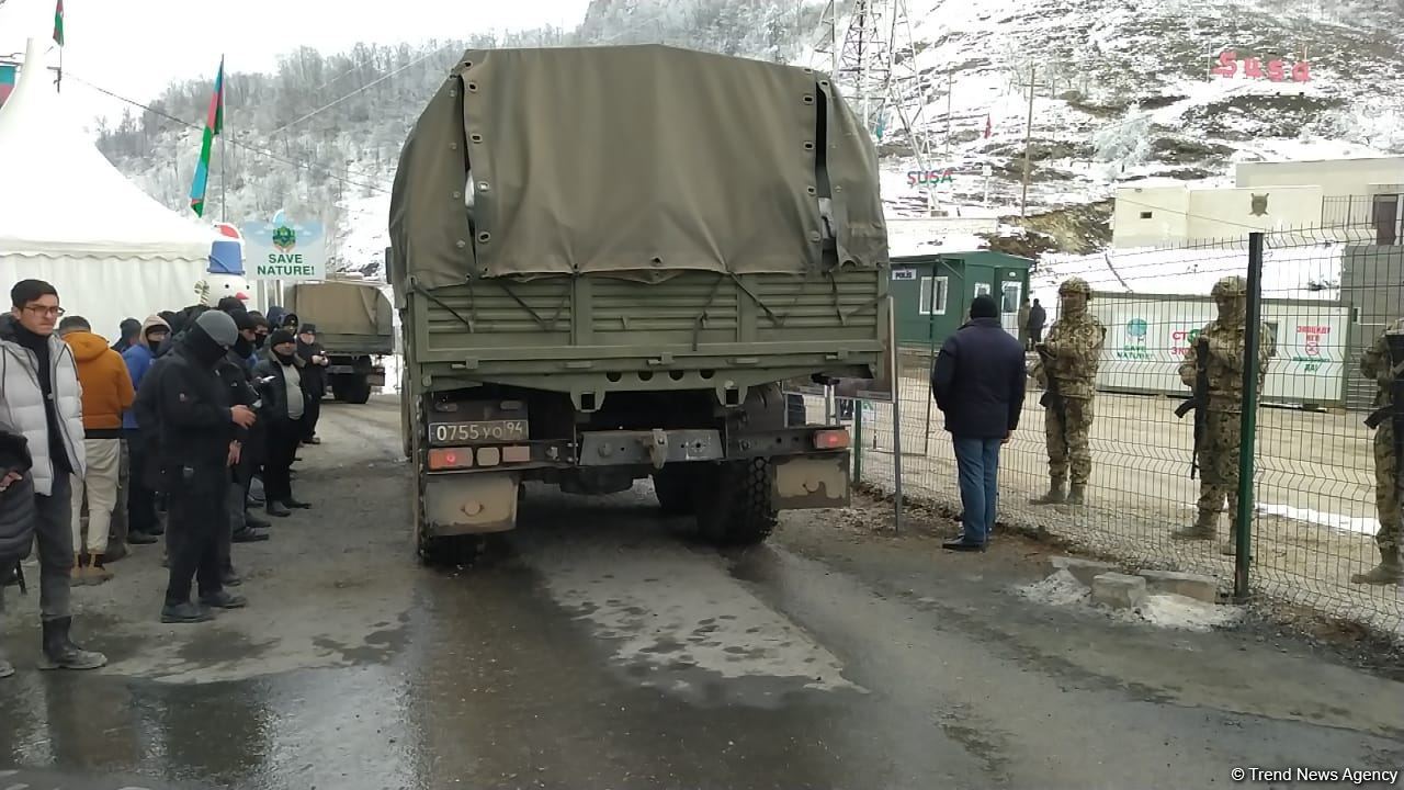 По Лачинской дороге беспрепятственно проехали еще семь автомобилей миротворцев (ФОТО)