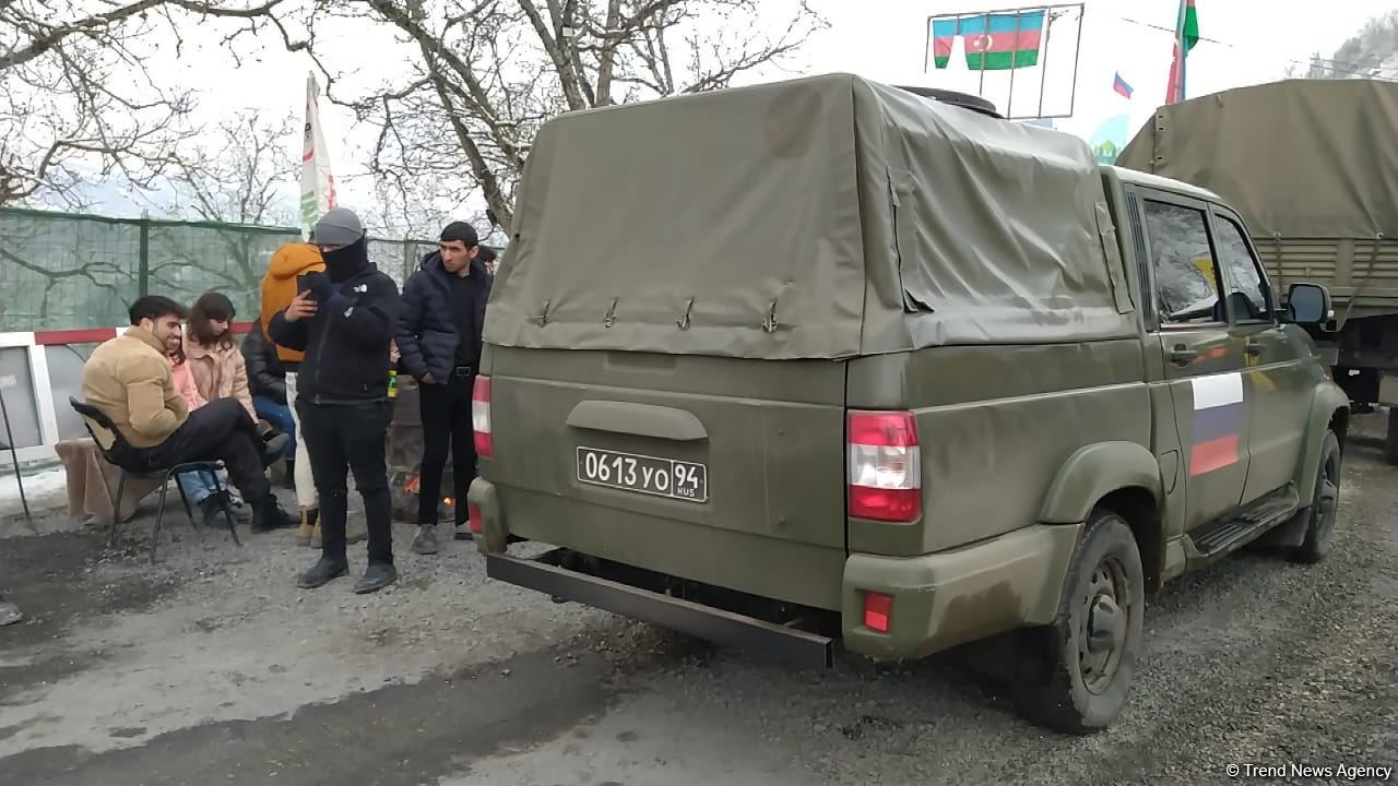 По Лачинской дороге беспрепятственно проехали еще семь автомобилей миротворцев (ФОТО)