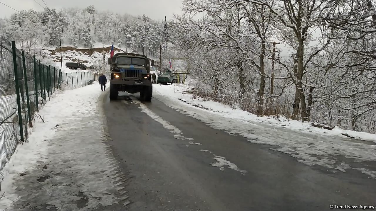 По Лачинской дороге беспрепятственно проехали еще семь автомобилей миротворцев (ФОТО)