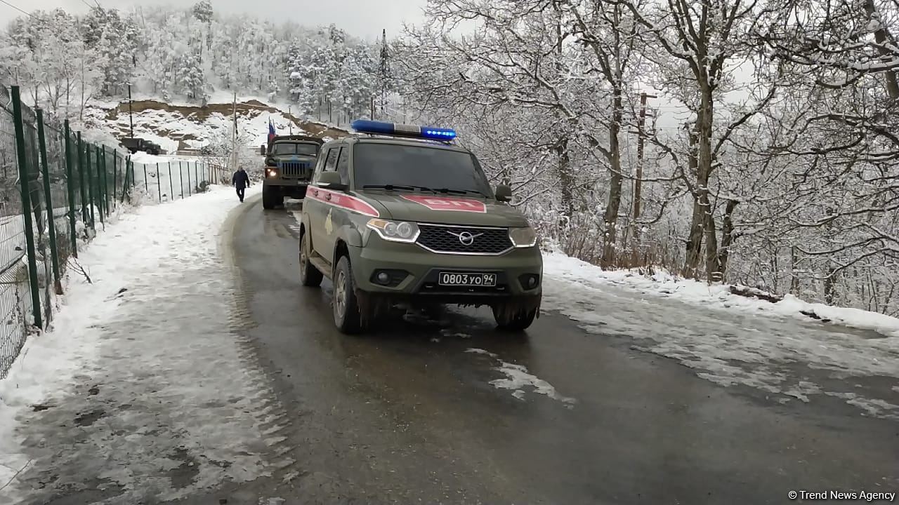По Лачинской дороге беспрепятственно проехали еще семь автомобилей миротворцев (ФОТО)
