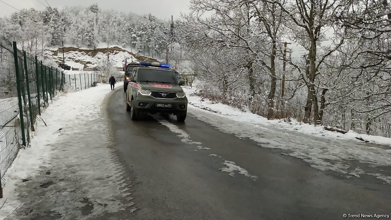 По Лачинской дороге беспрепятственно проехали еще семь автомобилей миротворцев (ФОТО)