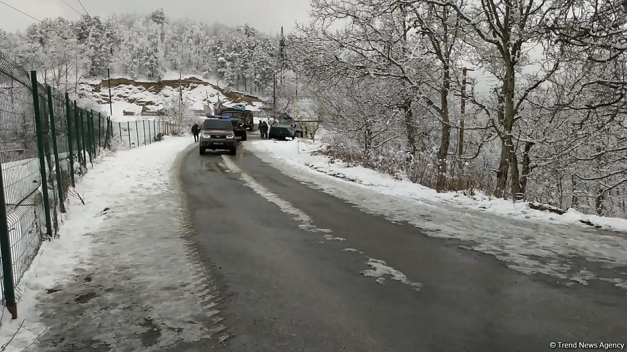 По Лачинской дороге беспрепятственно проехали еще семь автомобилей миротворцев (ФОТО)