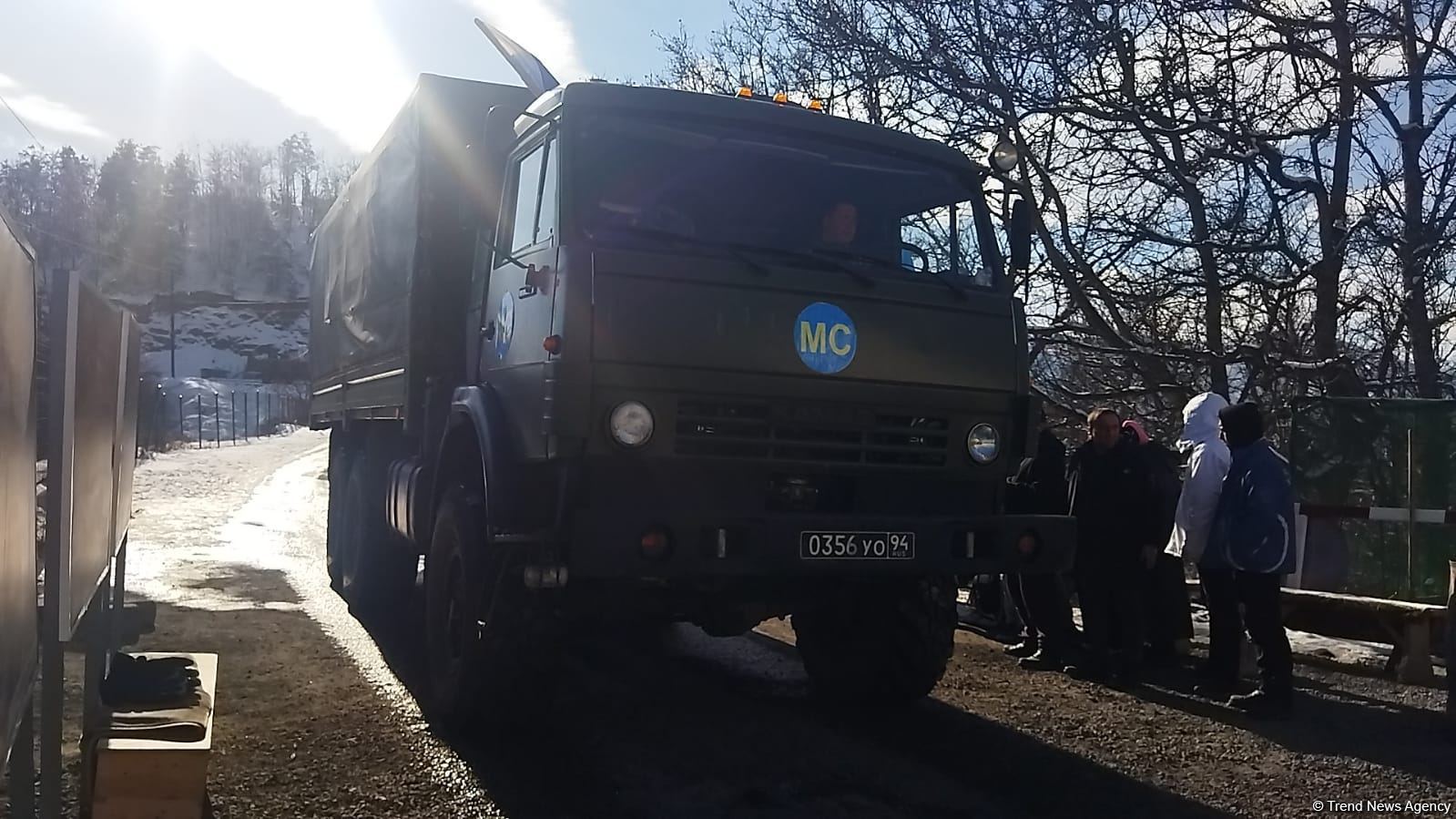 По Лачинской дороге беспрепятственно проехали еще 15 автомобилей российских миротворцев (ФОТО)