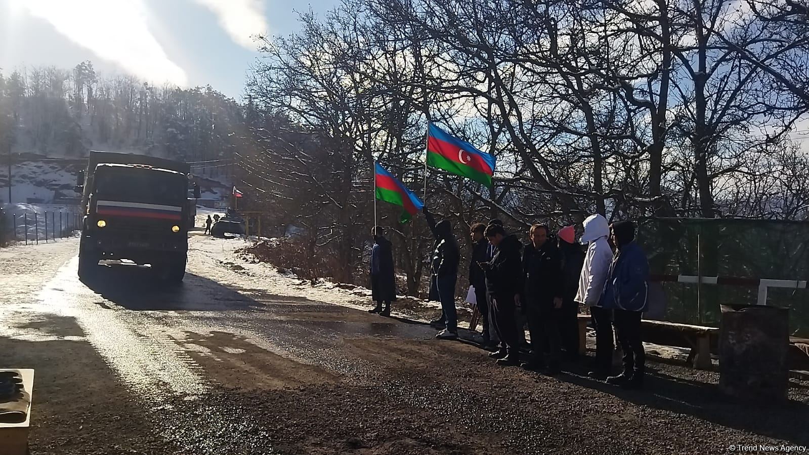 По Лачинской дороге беспрепятственно проехали еще 15 автомобилей российских миротворцев (ФОТО)