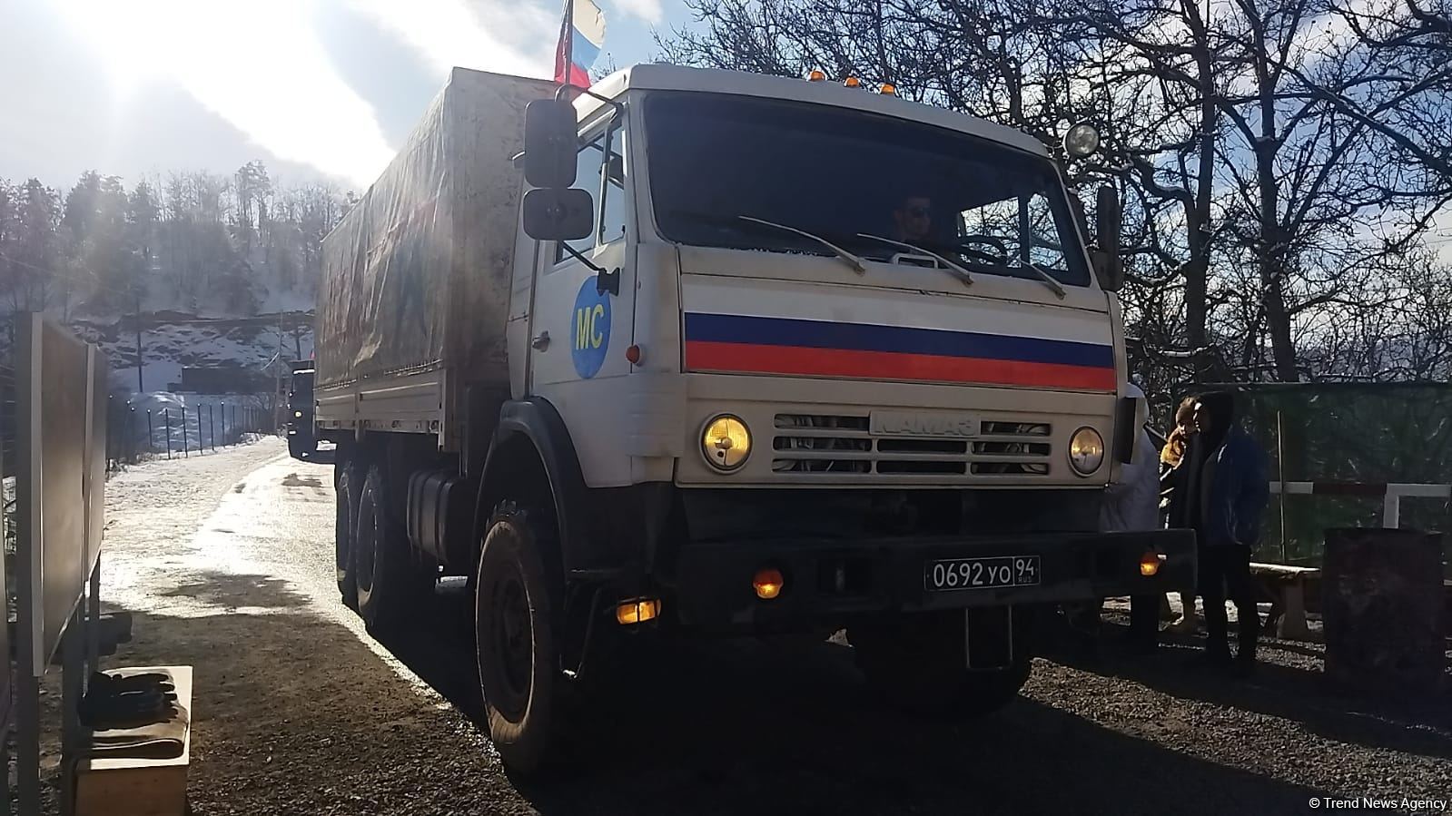 По Лачинской дороге беспрепятственно проехали еще 15 автомобилей российских миротворцев (ФОТО)