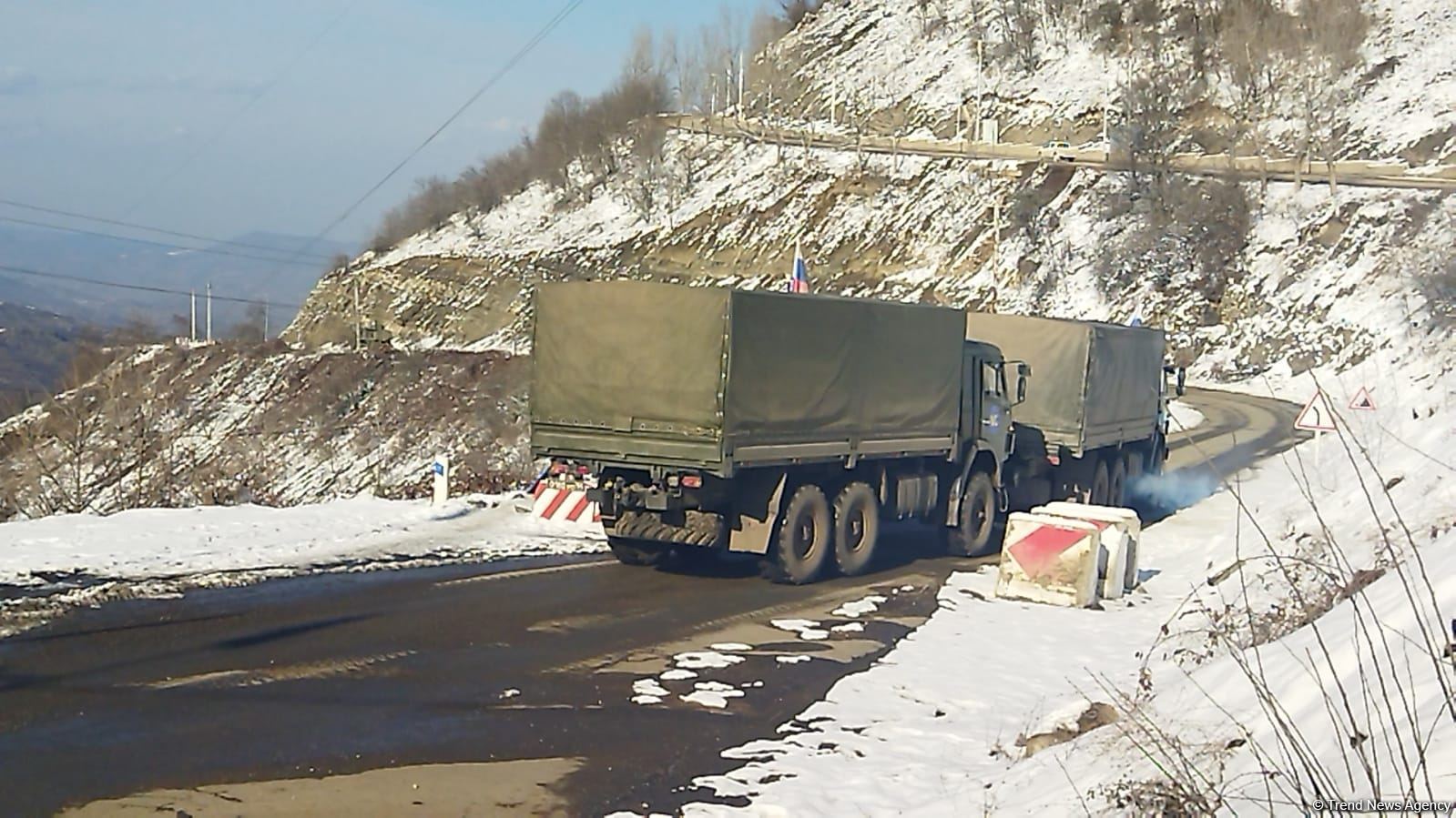 По Лачинской дороге беспрепятственно проехали еще 15 автомобилей российских миротворцев (ФОТО)