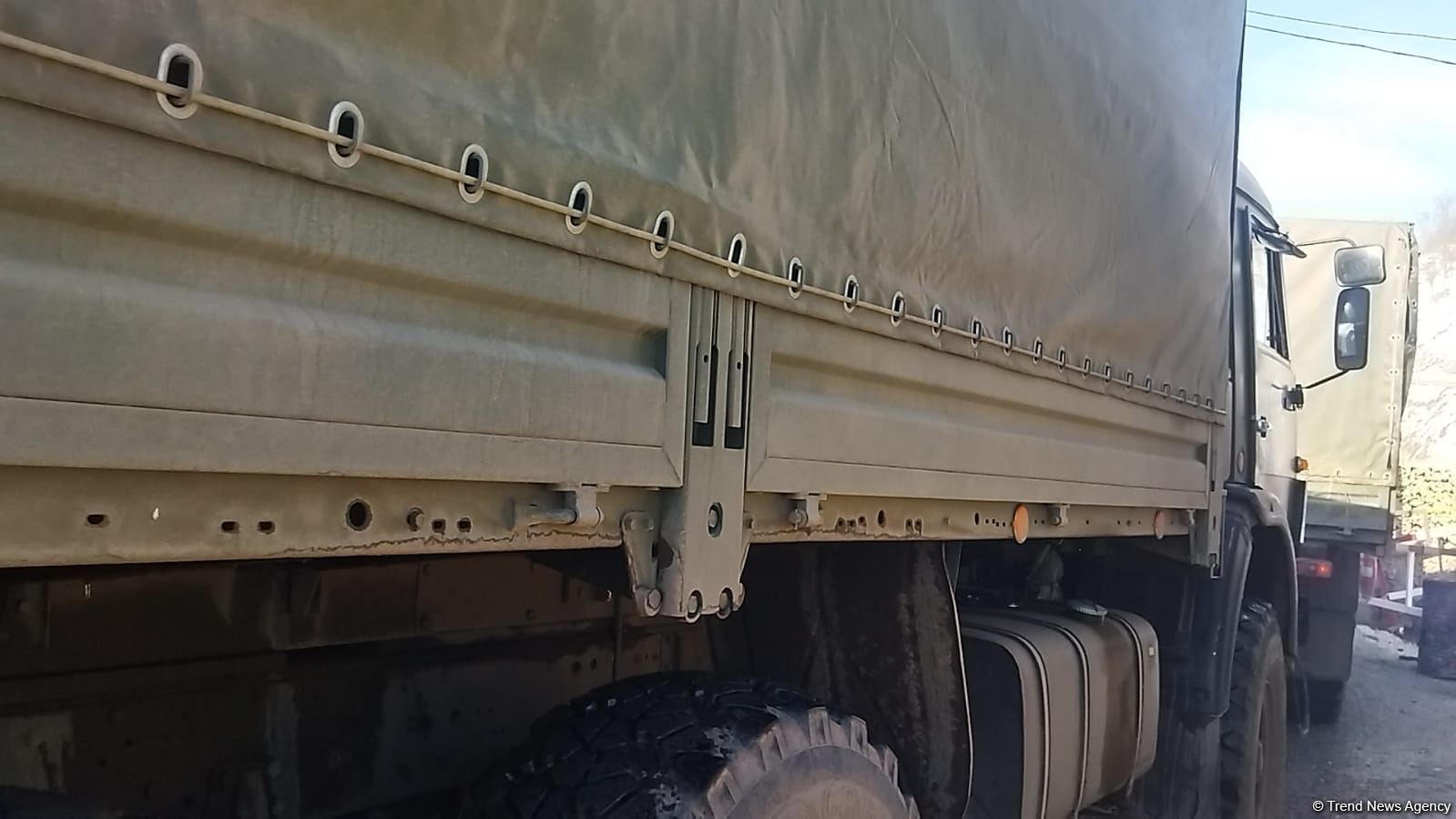По Лачинской дороге беспрепятственно проехали еще 15 автомобилей российских миротворцев (ФОТО)