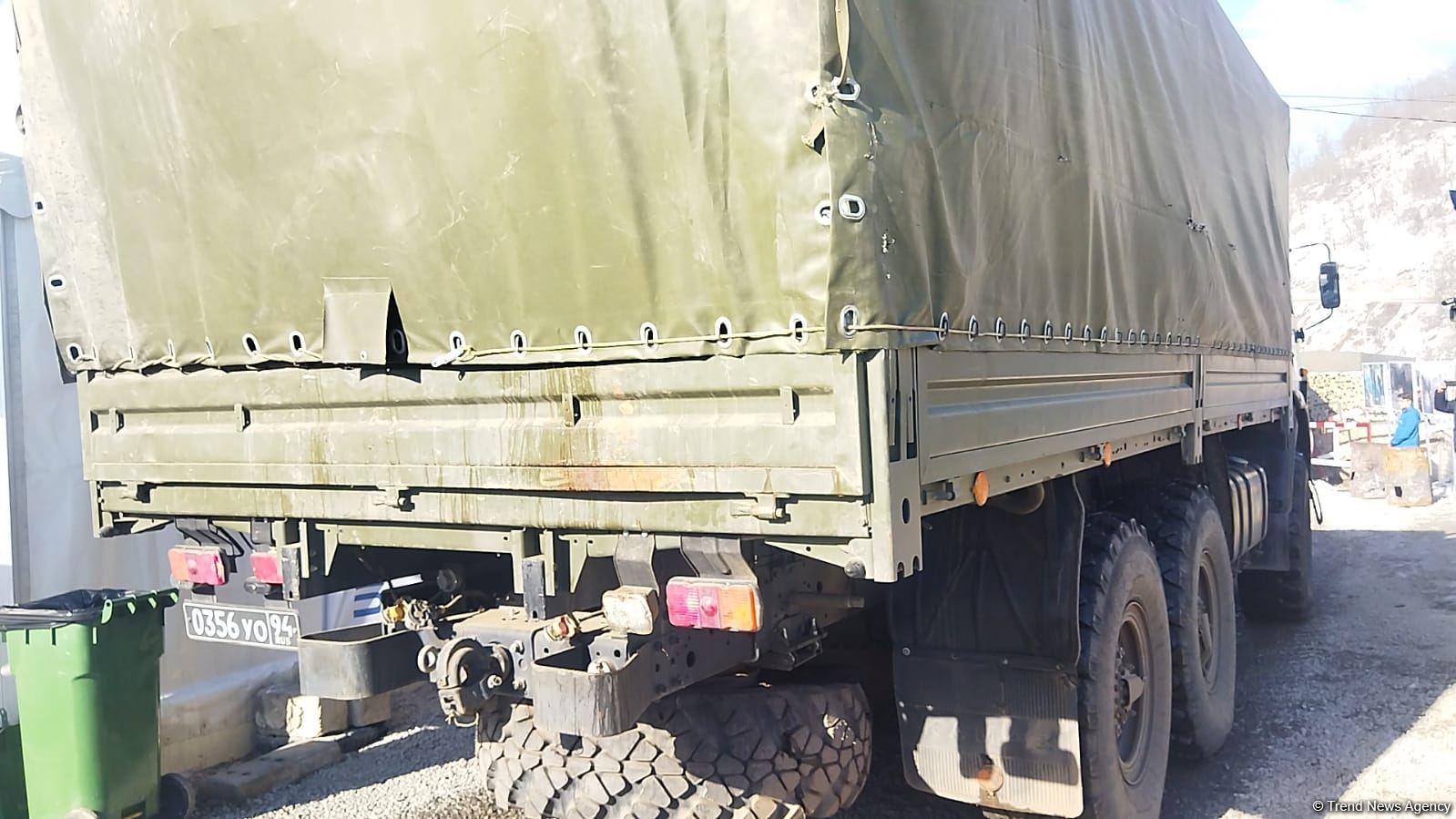 По Лачинской дороге беспрепятственно проехали еще 15 автомобилей российских миротворцев (ФОТО)