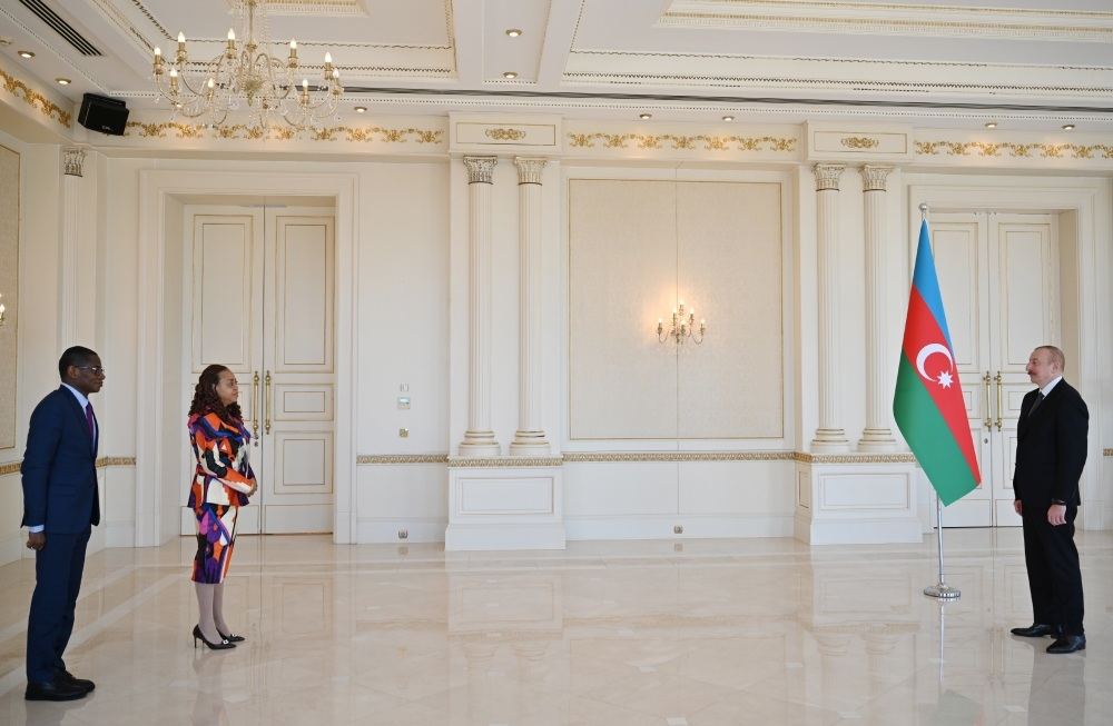 President Ilham Aliyev receives credentials from newly appointed ambassador of Ghana to Azerbaijan (PHOTO/VIDEO)
