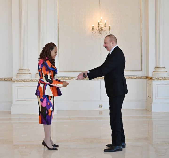 President Ilham Aliyev receives credentials from newly appointed ambassador of Ghana to Azerbaijan (PHOTO/VIDEO)
