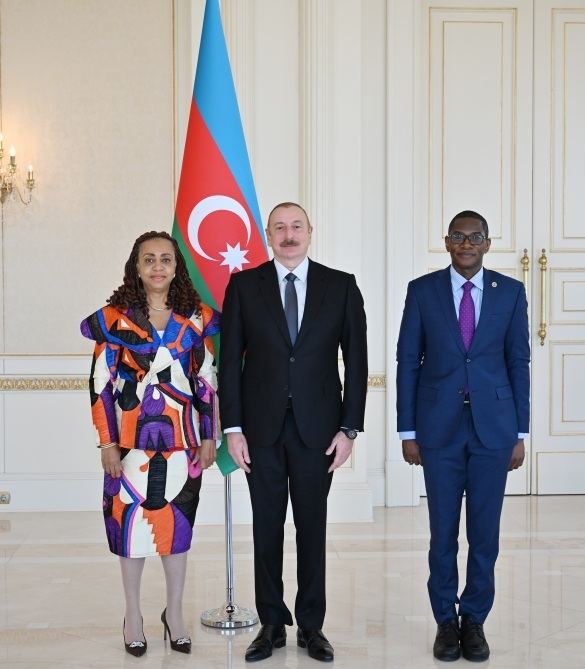 President Ilham Aliyev receives credentials from newly appointed ambassador of Ghana to Azerbaijan (PHOTO/VIDEO)