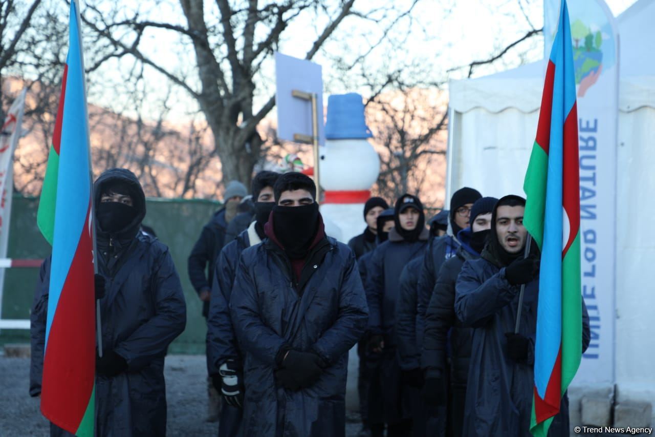 Peaceful protest of Azerbaijani eco-activists continues on Lachin-Khankendi road (PHOTO)