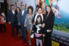 В Баку состоялся гала-вечер фильма "Evdə qalmış" с участием известных актеров (ФОТО)