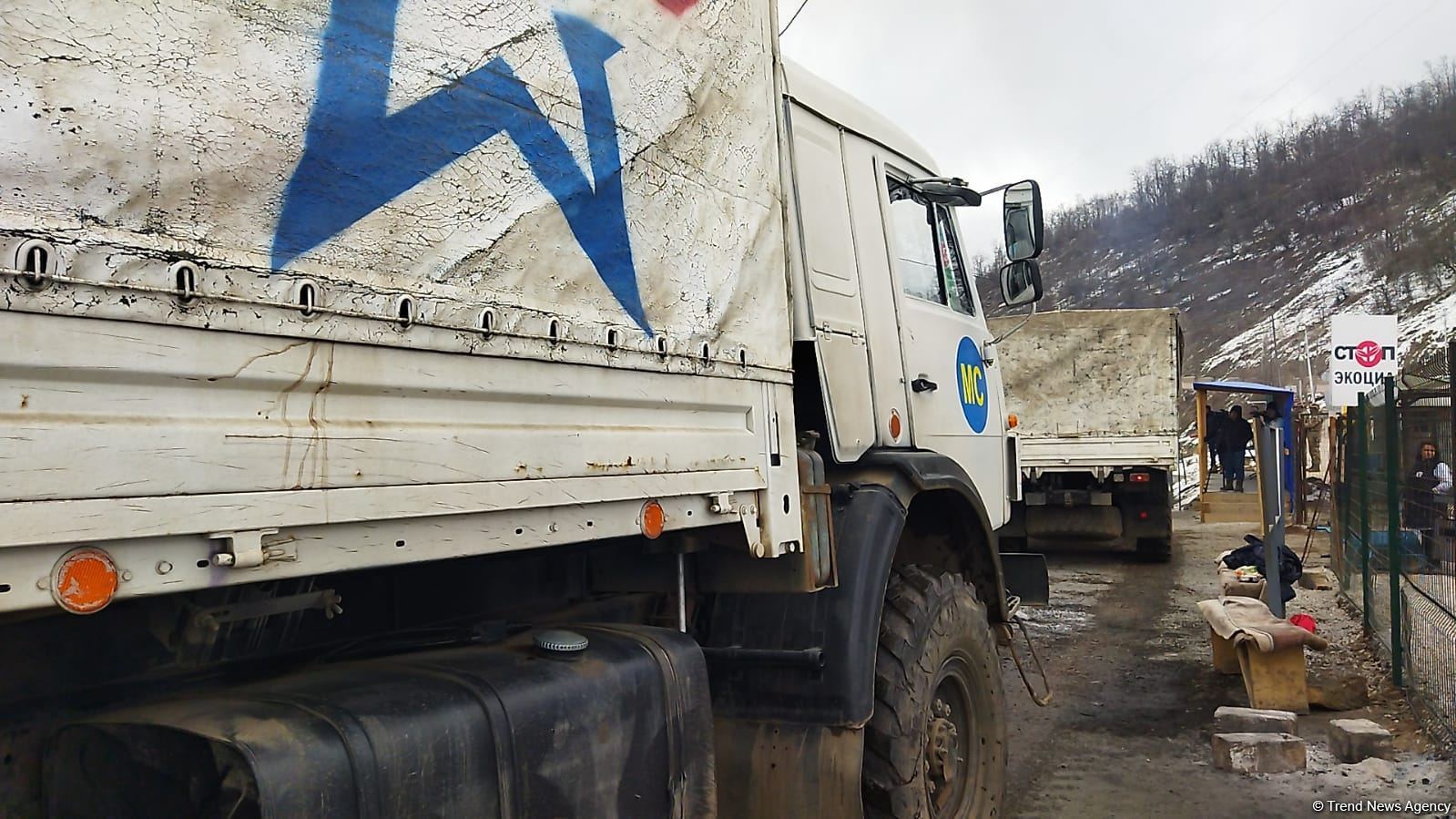 More than dozen vehicles of Russian peacekeepers pass freely along Azerbaijan's Lachin-Khankendi road (PHOTO)