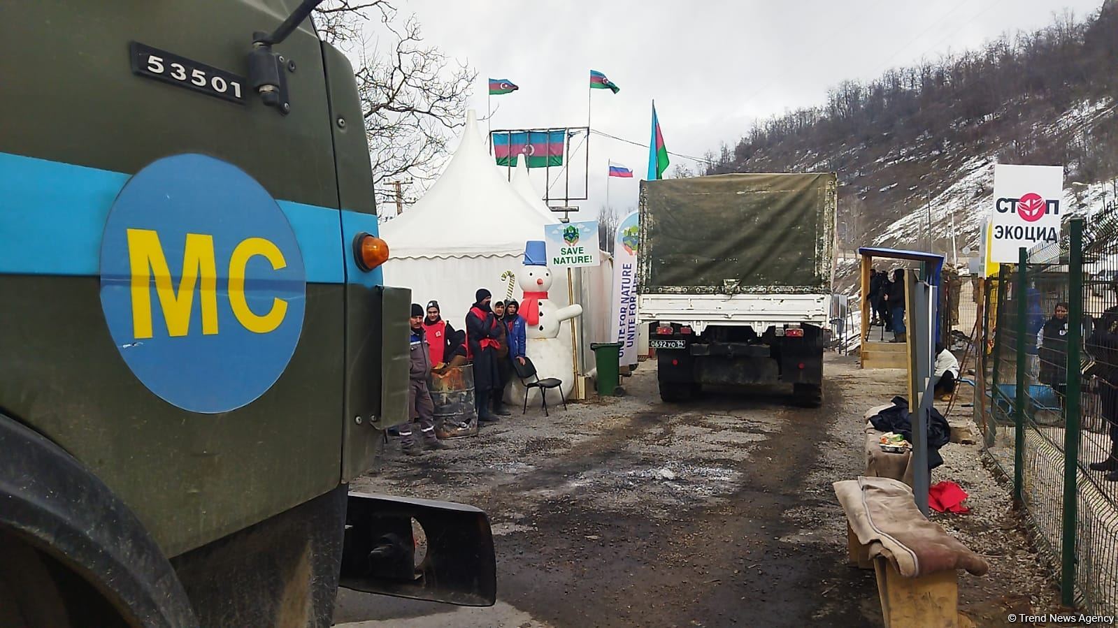 More than dozen vehicles of Russian peacekeepers pass freely along Azerbaijan's Lachin-Khankendi road (PHOTO)