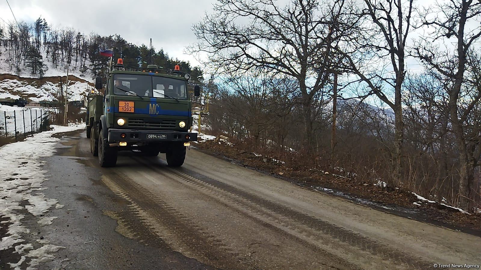 More than dozen vehicles of Russian peacekeepers pass freely along Azerbaijan's Lachin-Khankendi road (PHOTO)