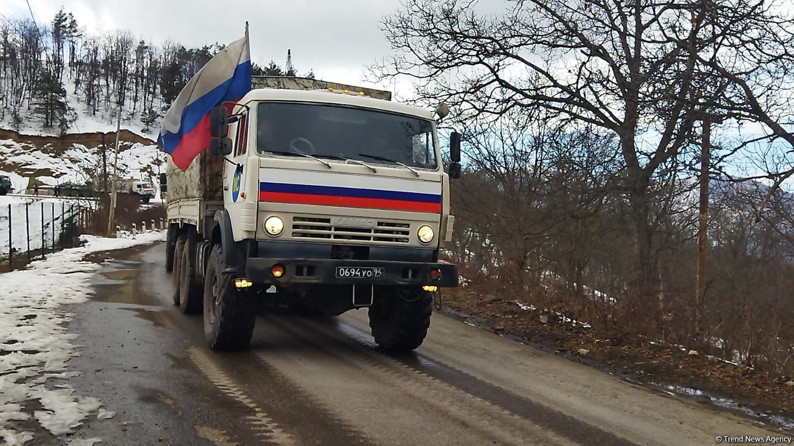 More than dozen vehicles of Russian peacekeepers pass freely along Azerbaijan's Lachin-Khankendi road (PHOTO)