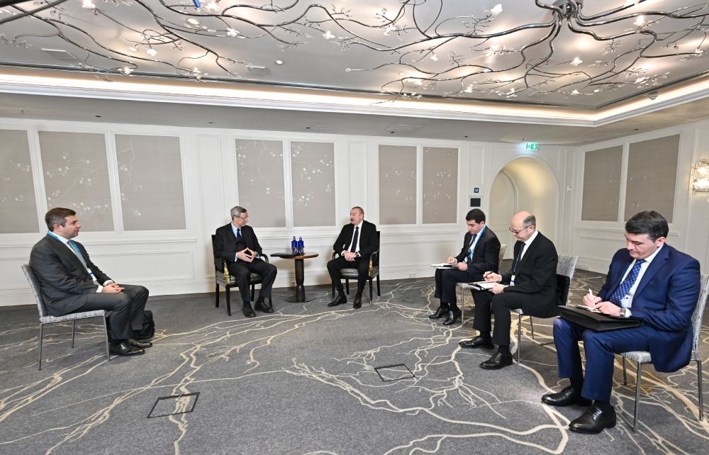 President Ilham Aliyev meets CEO of German Eastern Business Association in Munich (PHOTO)