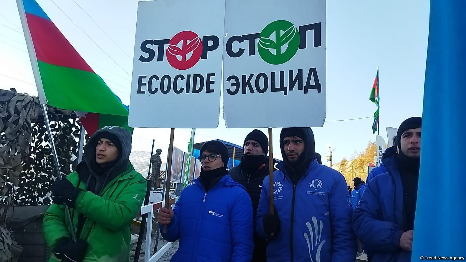 Peaceful protest of Azerbaijani eco-activists continues on Lachin-Khankendi road (PHOTO)