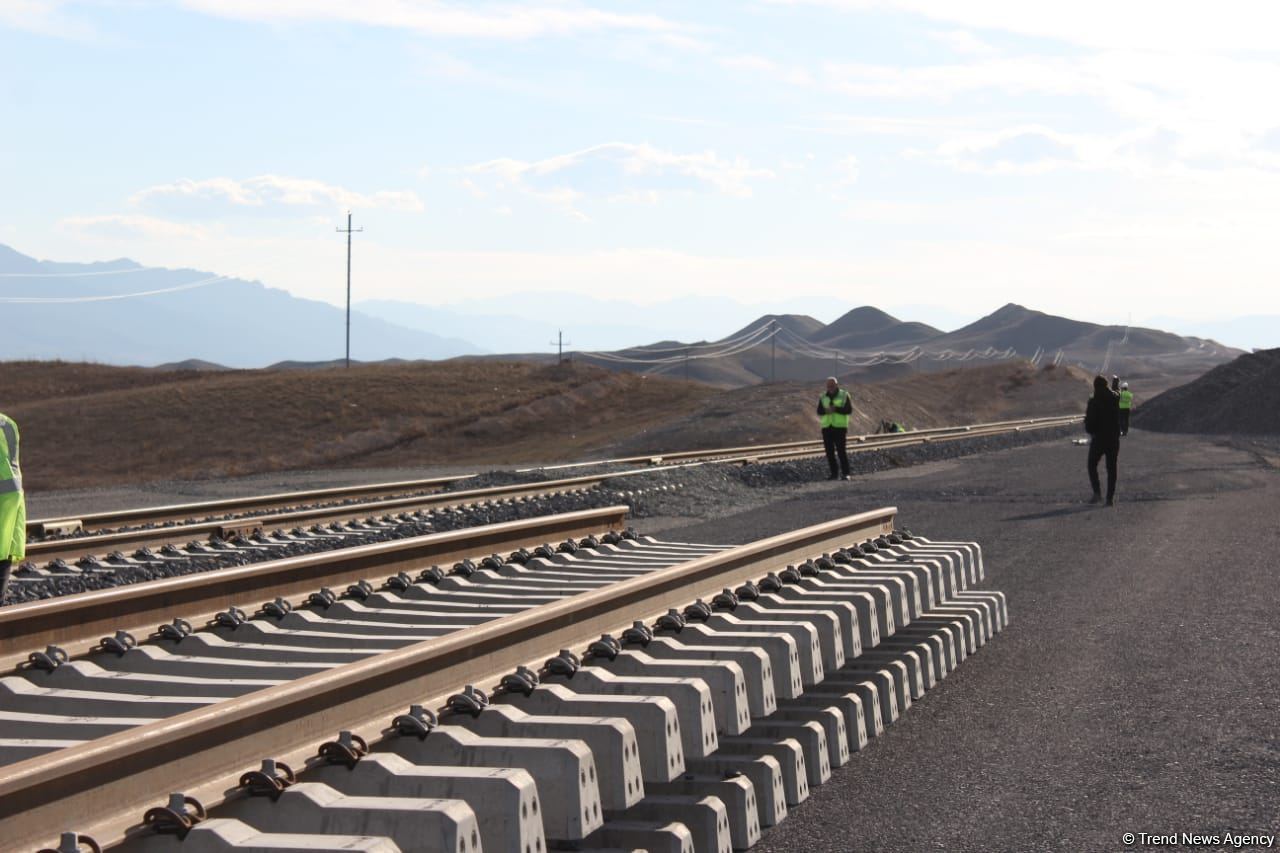 Azerbaijan talks preparations for building Gumlag station on Horadiz-Aghband railway (PHOTO)