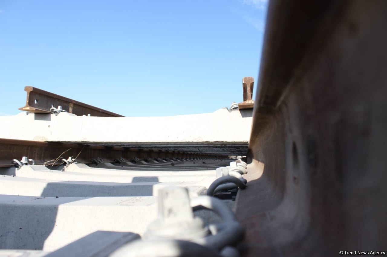 Azerbaijan talks preparations for building Gumlag station on Horadiz-Aghband railway (PHOTO)
