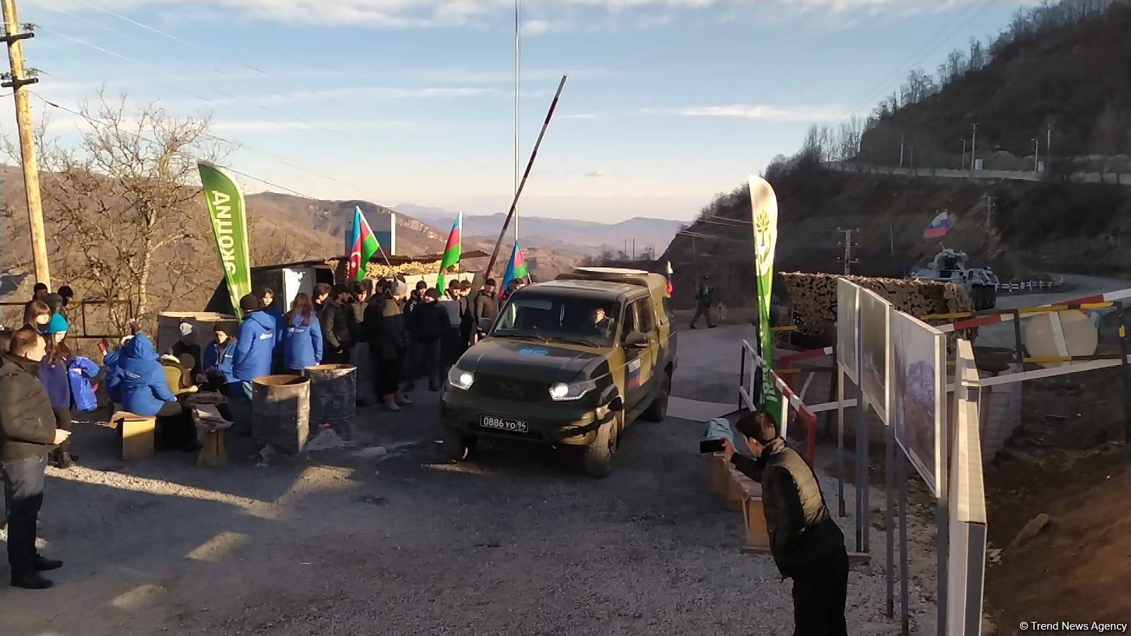 Car of Russian peacekeepers passes freely along Azerbaijan's Lachin-Khankendi road (PHOTO)