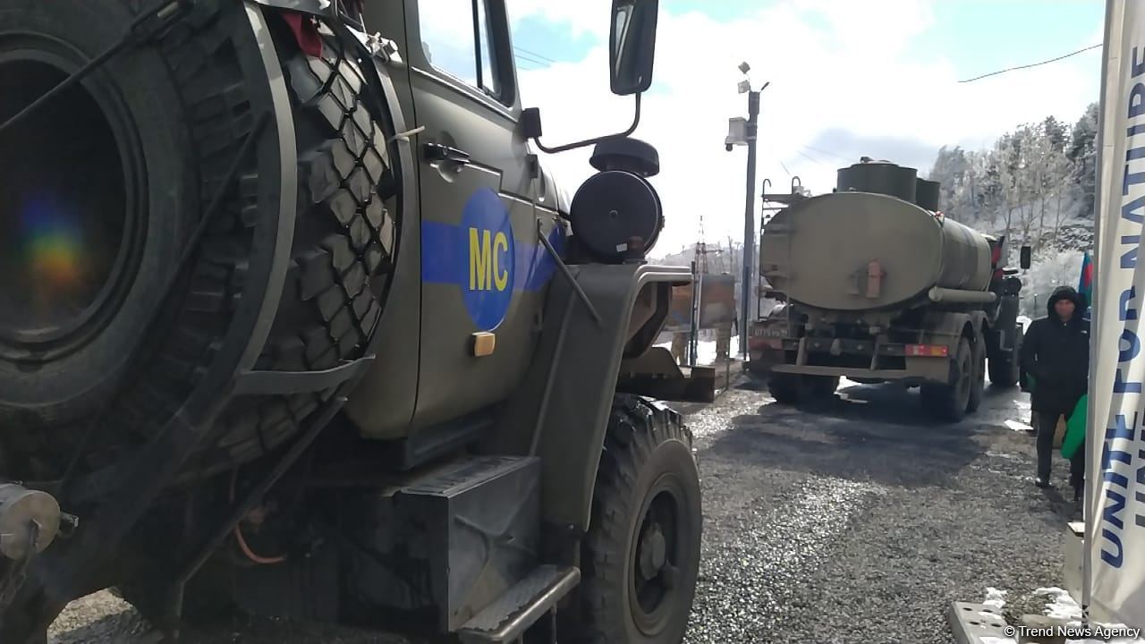 Five more vehicles of Russian peacekeepers move freely along Azerbaijan's Lachin-Khankendi road (PHOTO)