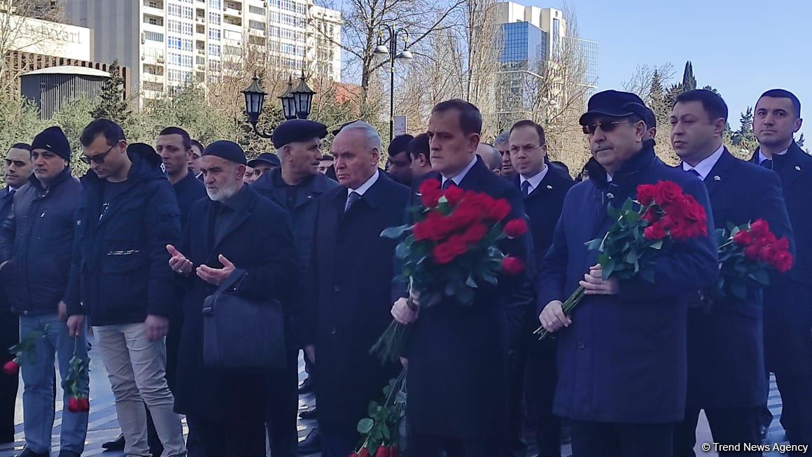 Глава МИД Азербайджана посетил памятник Ходжалинскому геноциду (ФОТО)