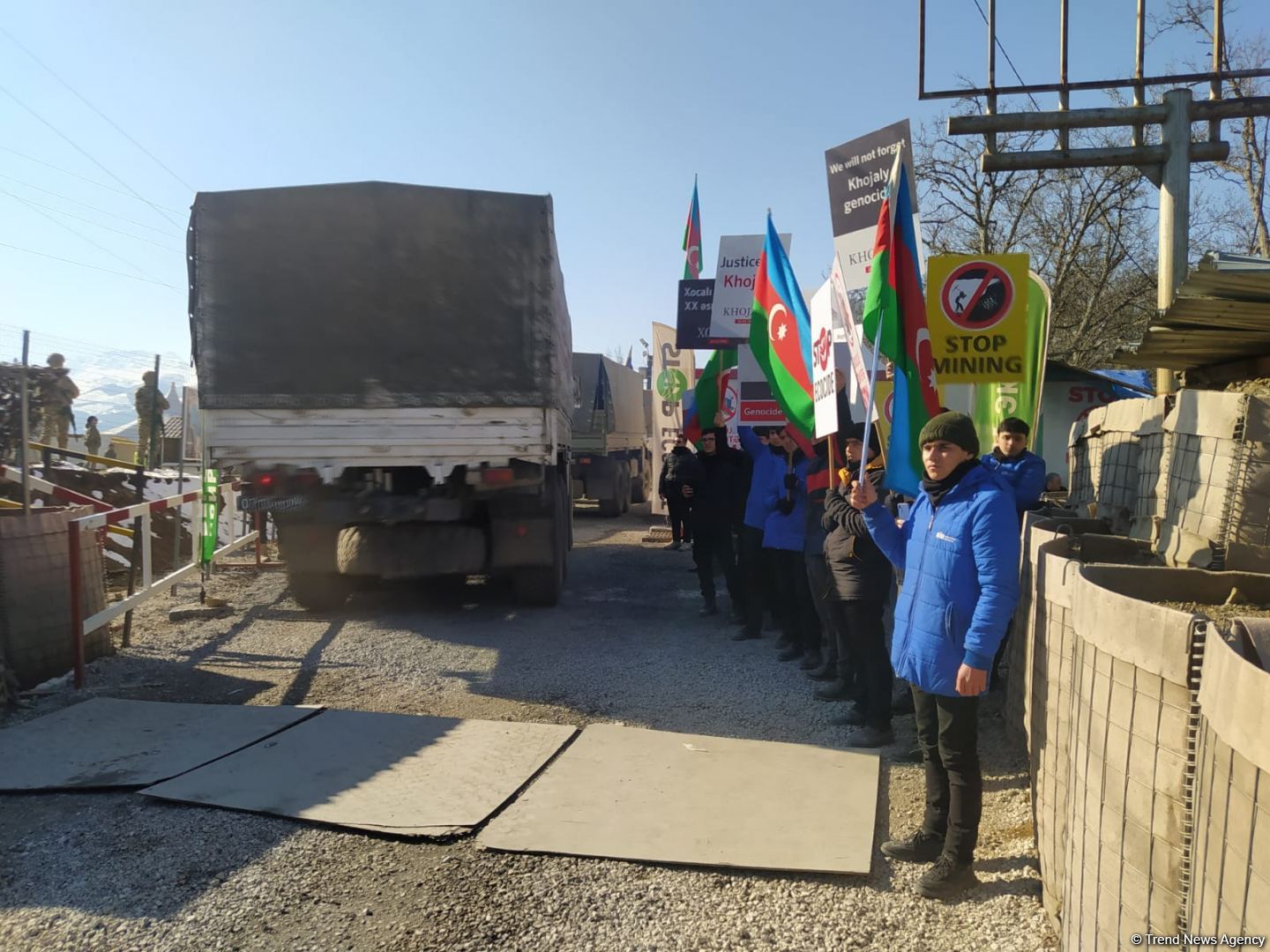 More vehicles of Russian peacekeepers pass freely along Azerbaijan's Lachin-Khankendi road (PHOTO)