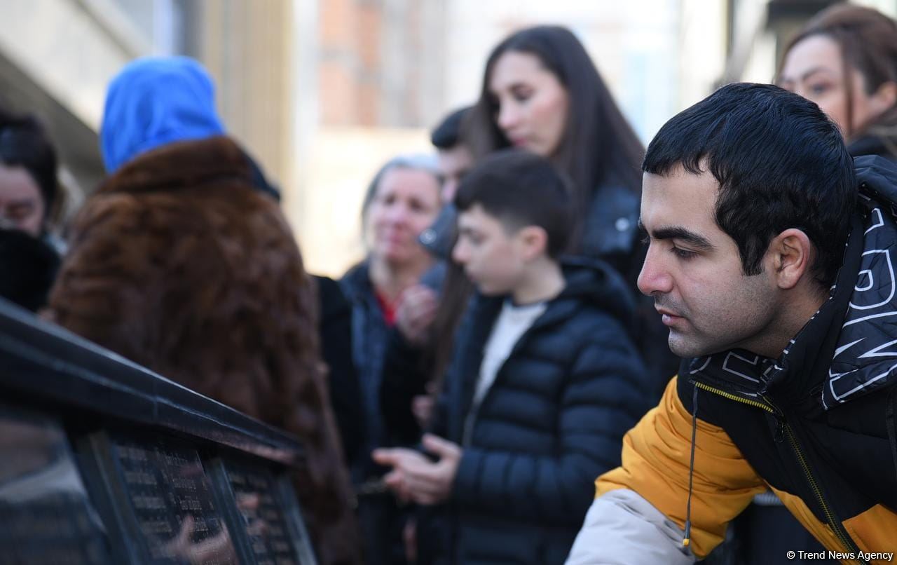 Азербайджанский народ чтит память жертв Ходжалинского геноцида (ФОТО)