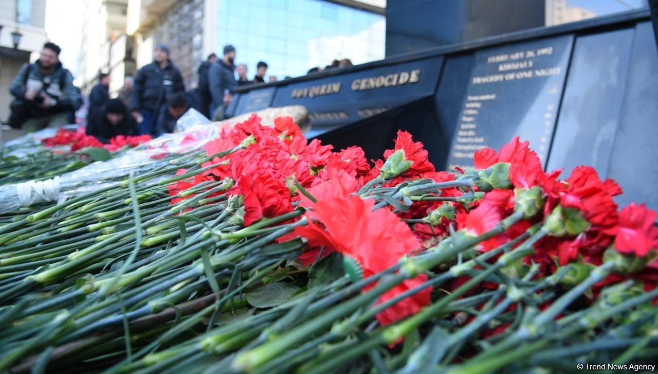 Азербайджанский народ чтит память жертв Ходжалинского геноцида (ФОТО)