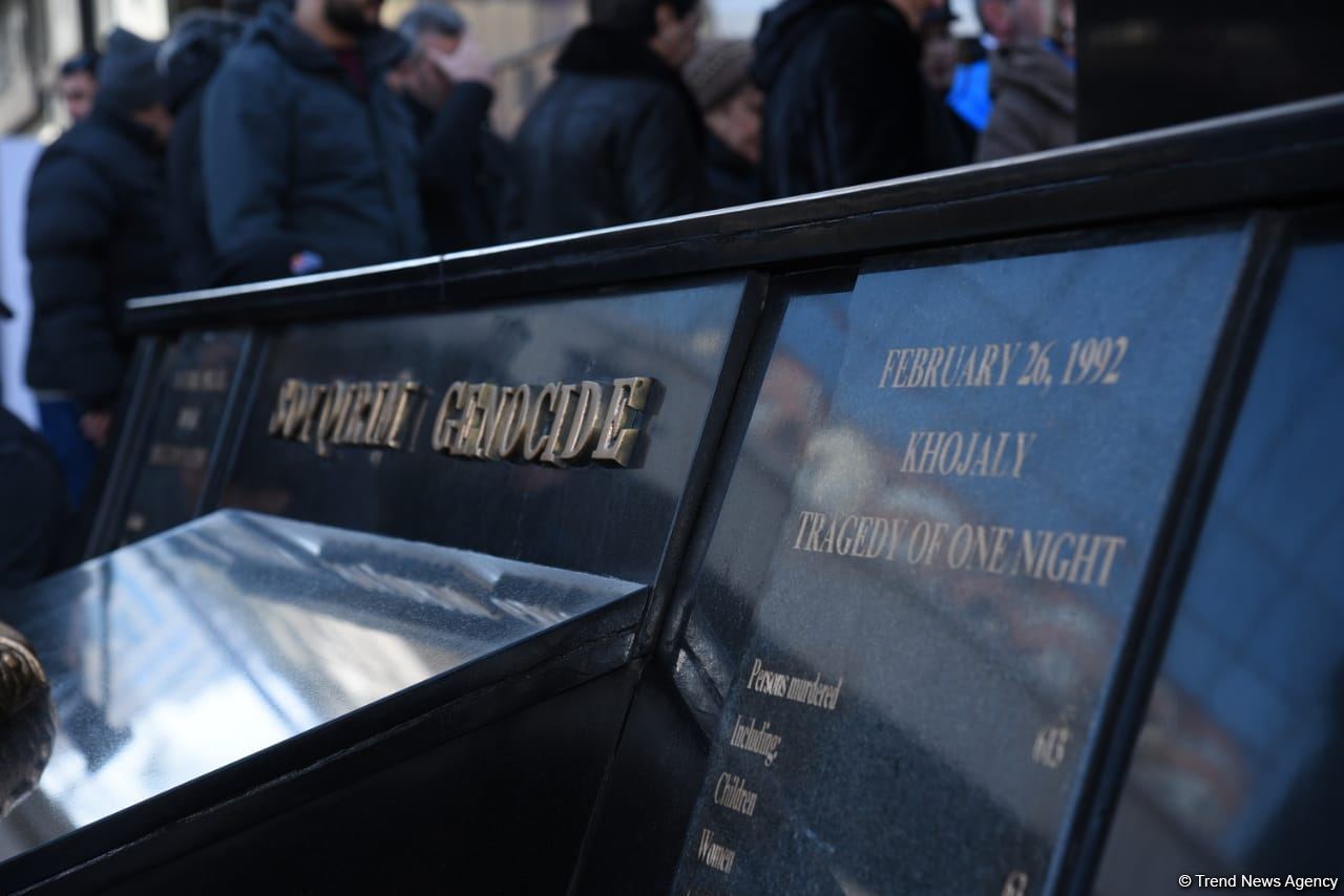 Азербайджанский народ чтит память жертв Ходжалинского геноцида (ФОТО)