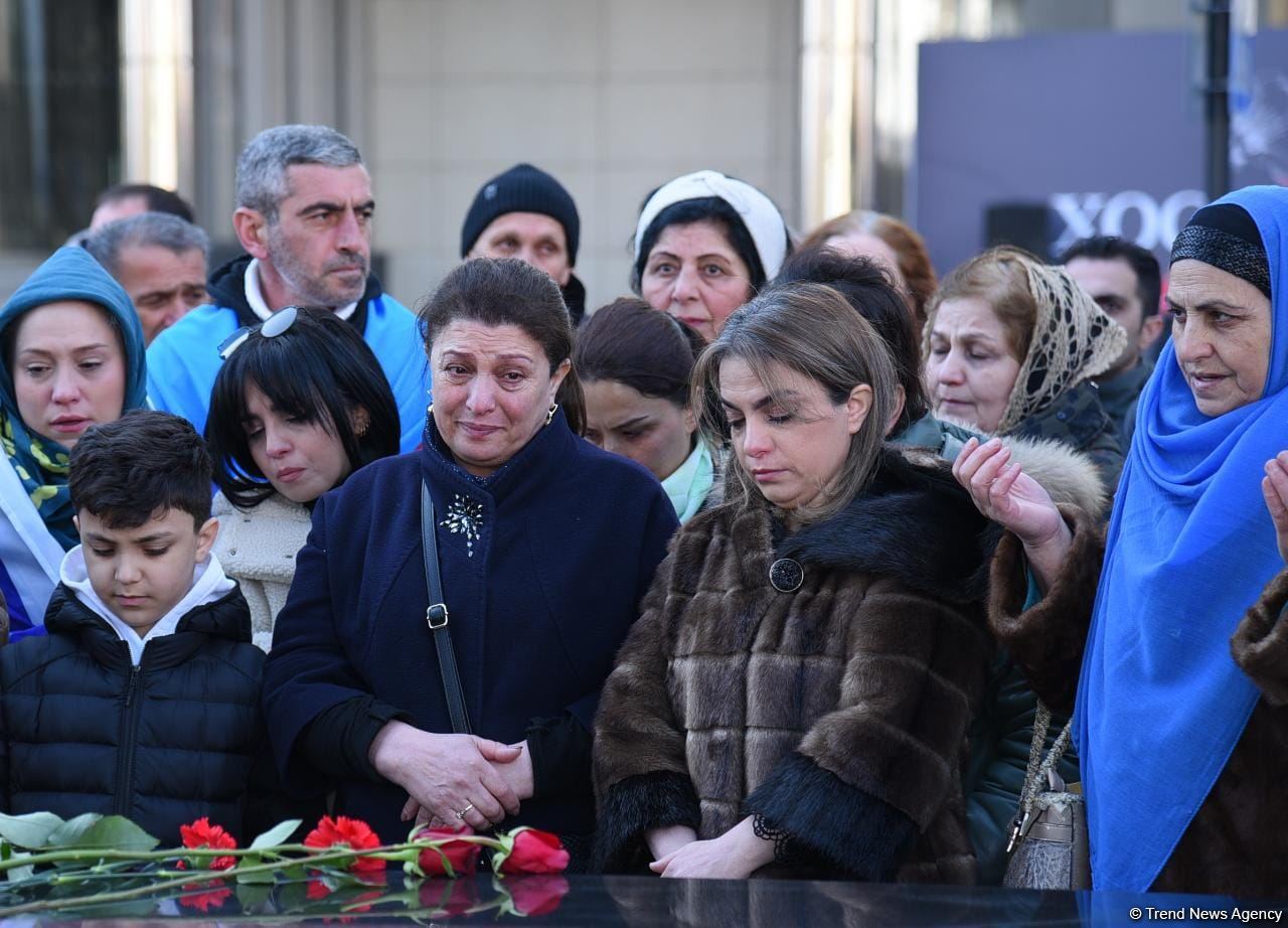 Азербайджанский народ чтит память жертв Ходжалинского геноцида (ФОТО)