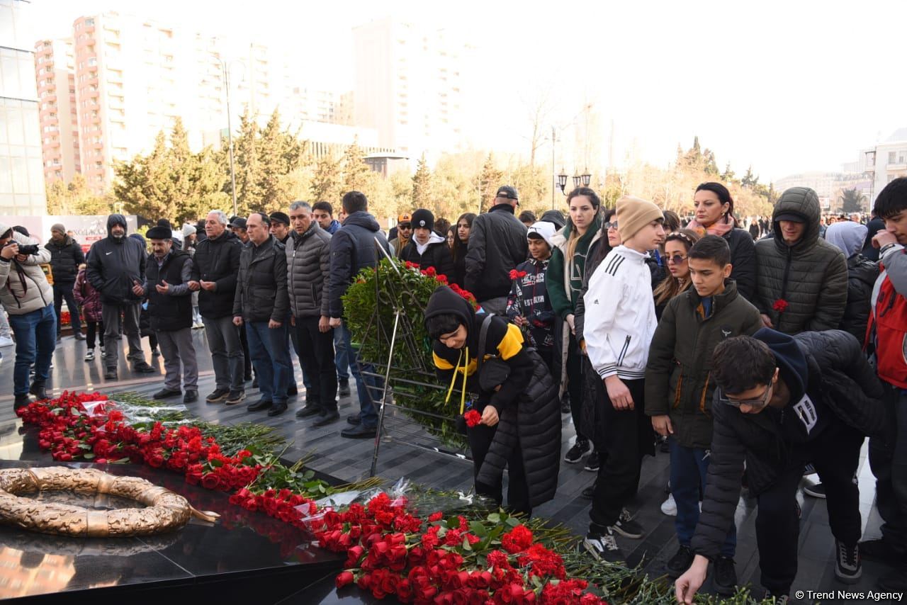 Азербайджанский народ чтит память жертв Ходжалинского геноцида (ФОТО)