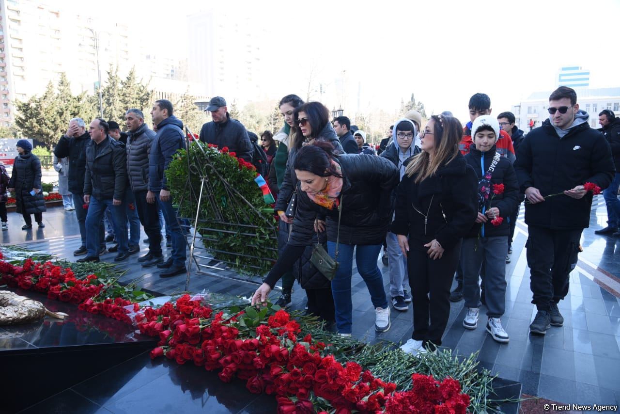 Азербайджанский народ чтит память жертв Ходжалинского геноцида (ФОТО)