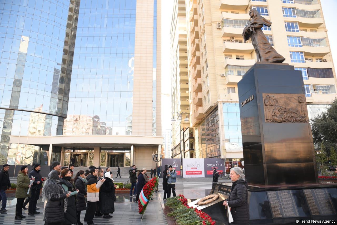 Азербайджанский народ чтит память жертв Ходжалинского геноцида (ФОТО)