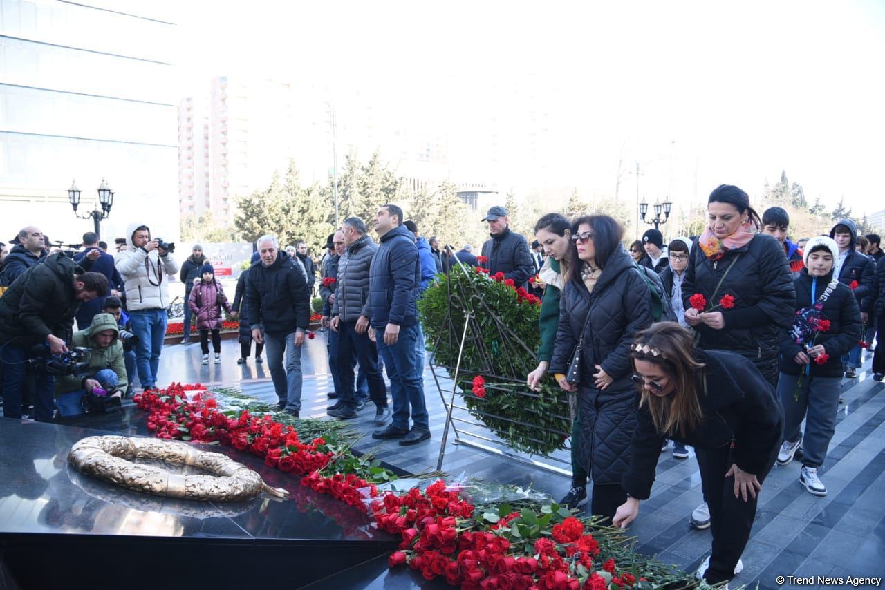 Азербайджанский народ чтит память жертв Ходжалинского геноцида (ФОТО)
