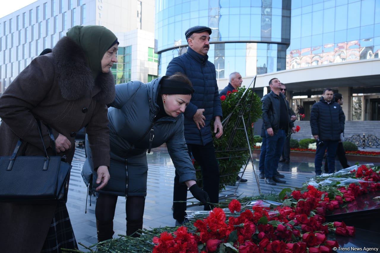 Азербайджанский народ чтит память жертв Ходжалинского геноцида (ФОТО)