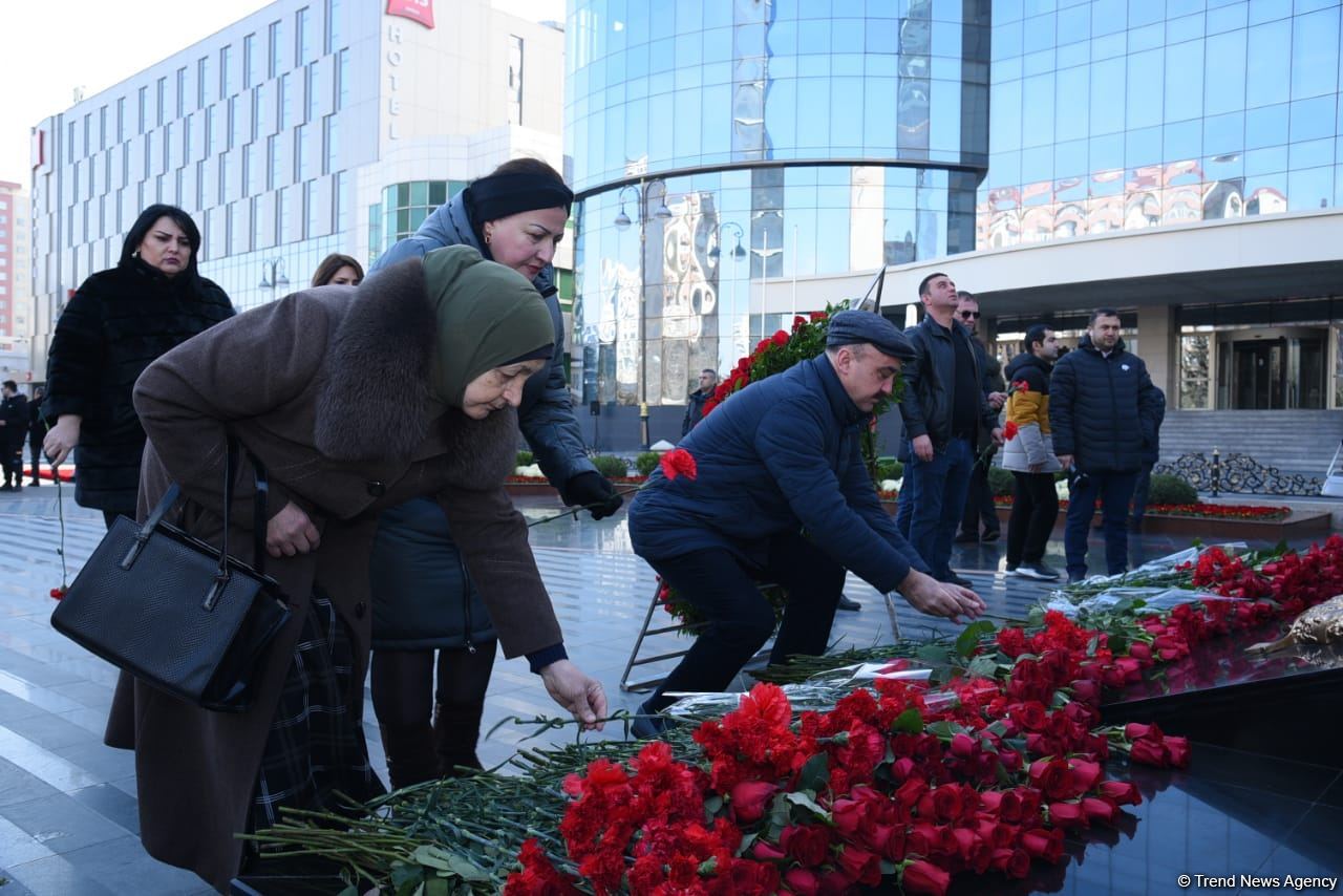 Азербайджанский народ чтит память жертв Ходжалинского геноцида (ФОТО)