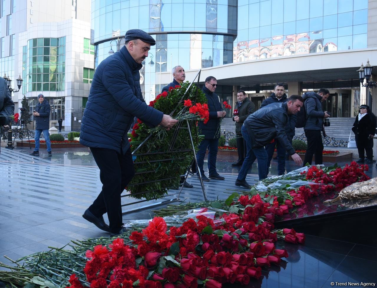 Азербайджанский народ чтит память жертв Ходжалинского геноцида (ФОТО)