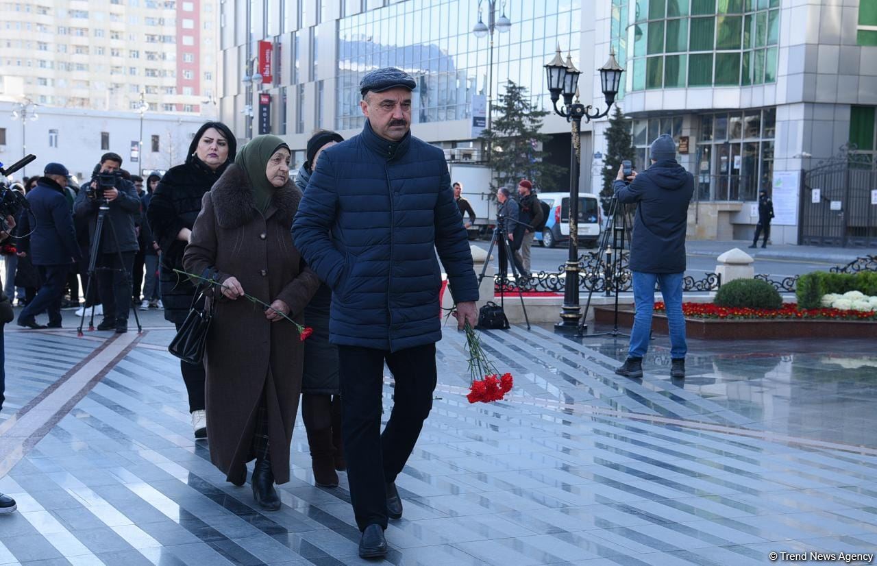 Азербайджанский народ чтит память жертв Ходжалинского геноцида (ФОТО)