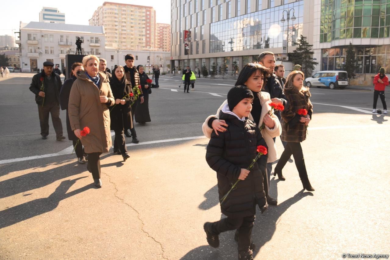 Азербайджанский народ чтит память жертв Ходжалинского геноцида (ФОТО)