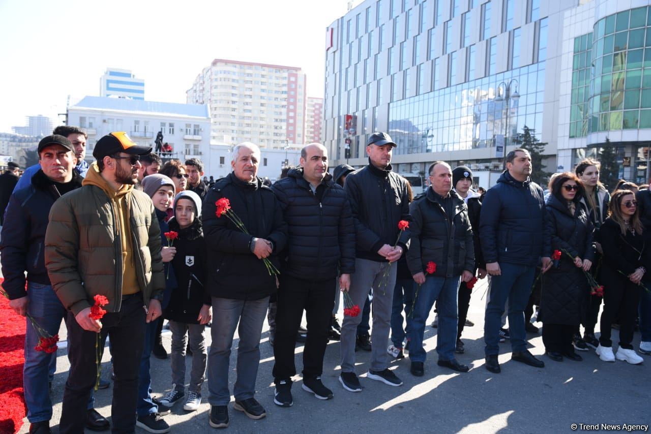 Азербайджанский народ чтит память жертв Ходжалинского геноцида (ФОТО)