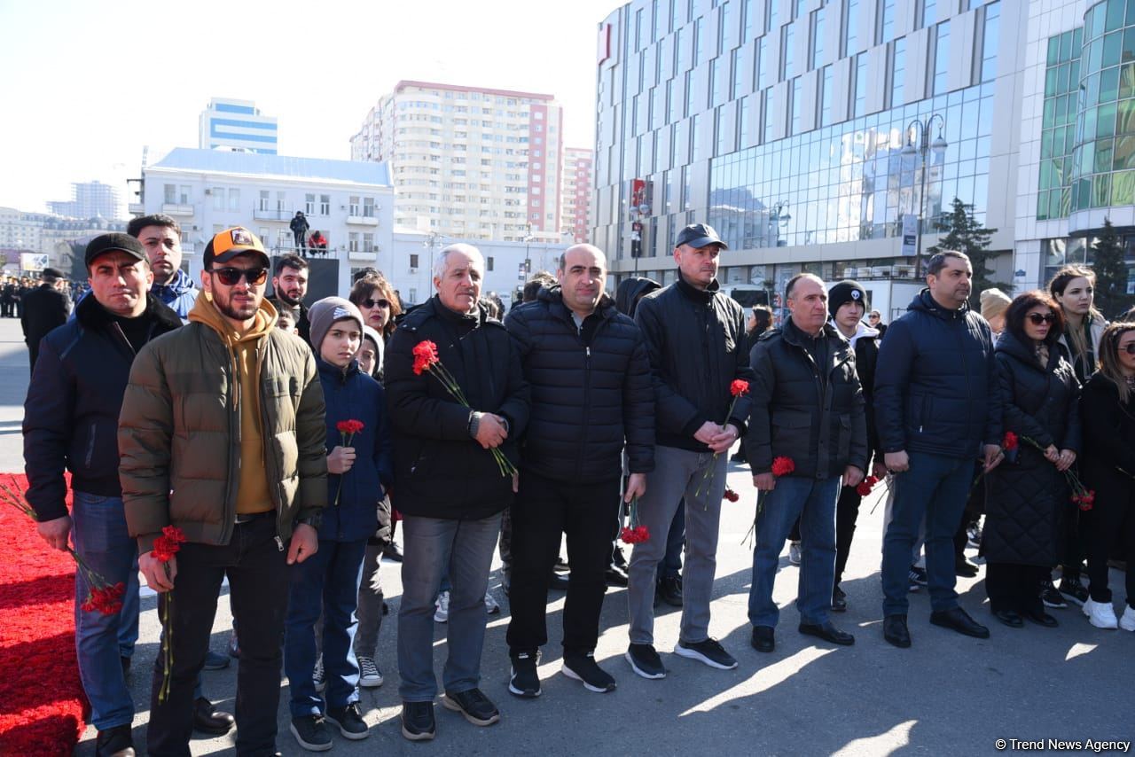 Азербайджанский народ чтит память жертв Ходжалинского геноцида (ФОТО)