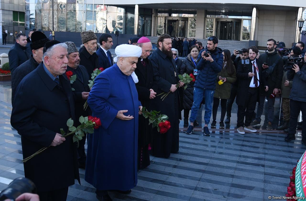 Азербайджанский народ чтит память жертв Ходжалинского геноцида (ФОТО)