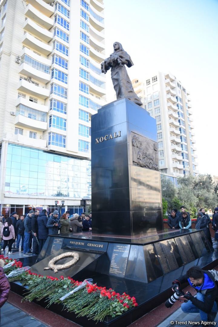 Азербайджанский народ чтит память жертв Ходжалинского геноцида (ФОТО)