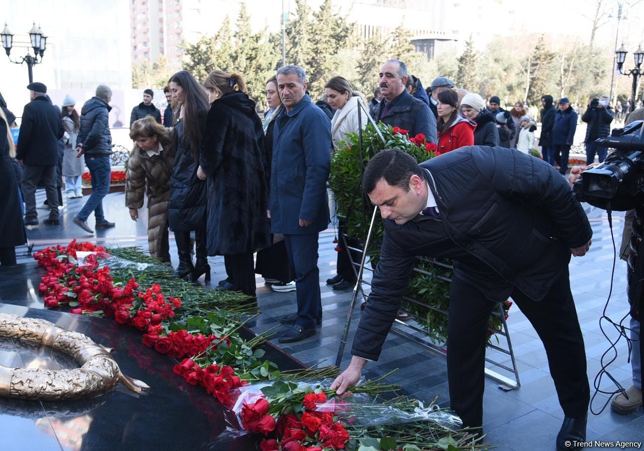 Азербайджанский народ чтит память жертв Ходжалинского геноцида (ФОТО)