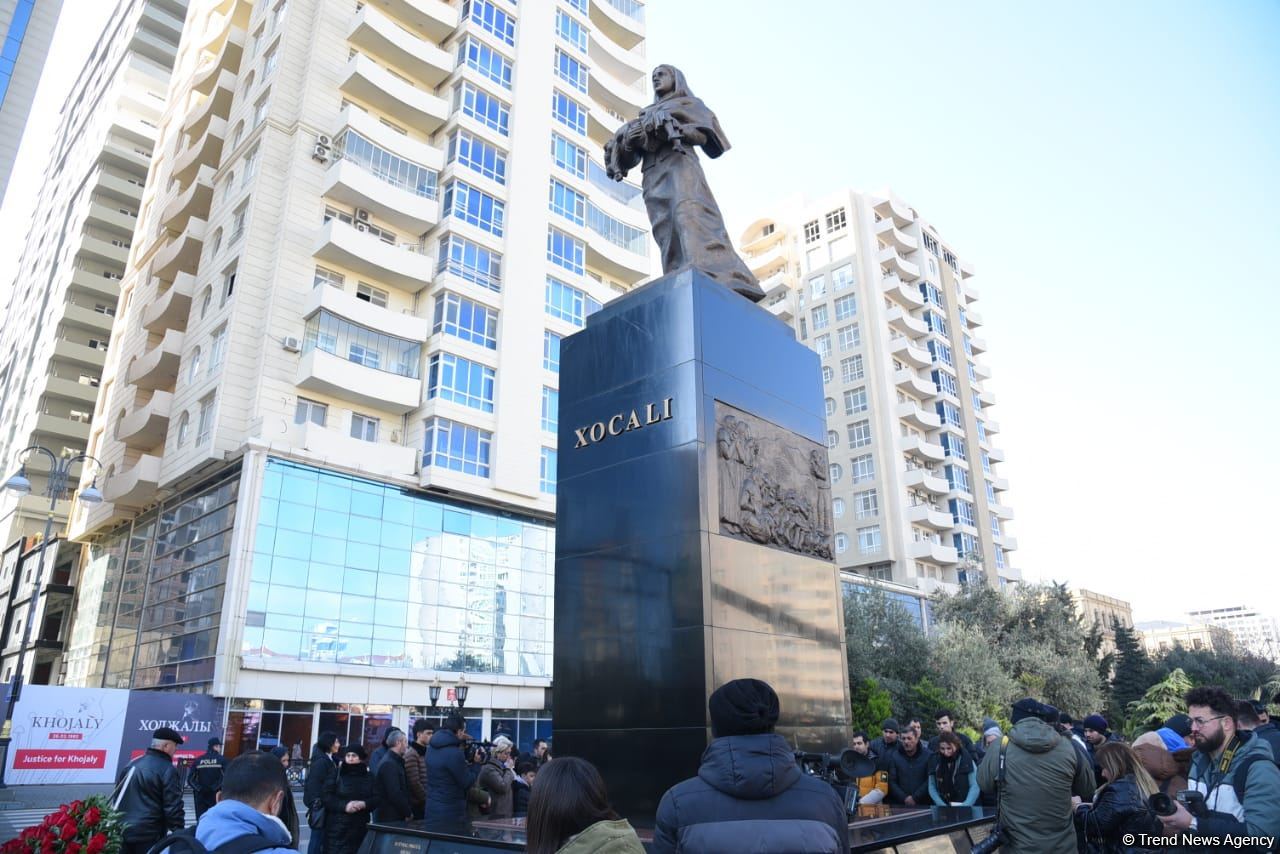 Азербайджанский народ чтит память жертв Ходжалинского геноцида (ФОТО)