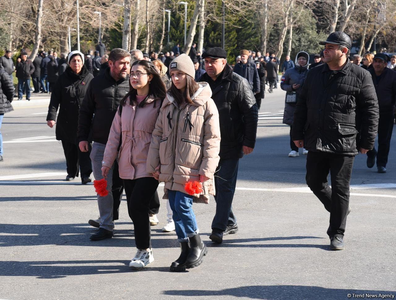Азербайджанский народ чтит память жертв Ходжалинского геноцида (ФОТО)
